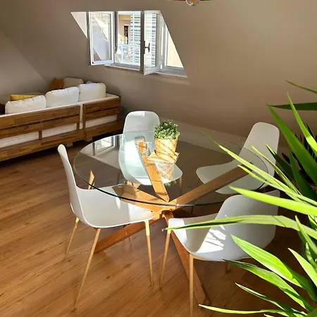 La Mansarda Sul Mare Apartment *